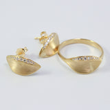 18K yellow gold Daphne laurel leaf ring with brushed finish and diamond accents