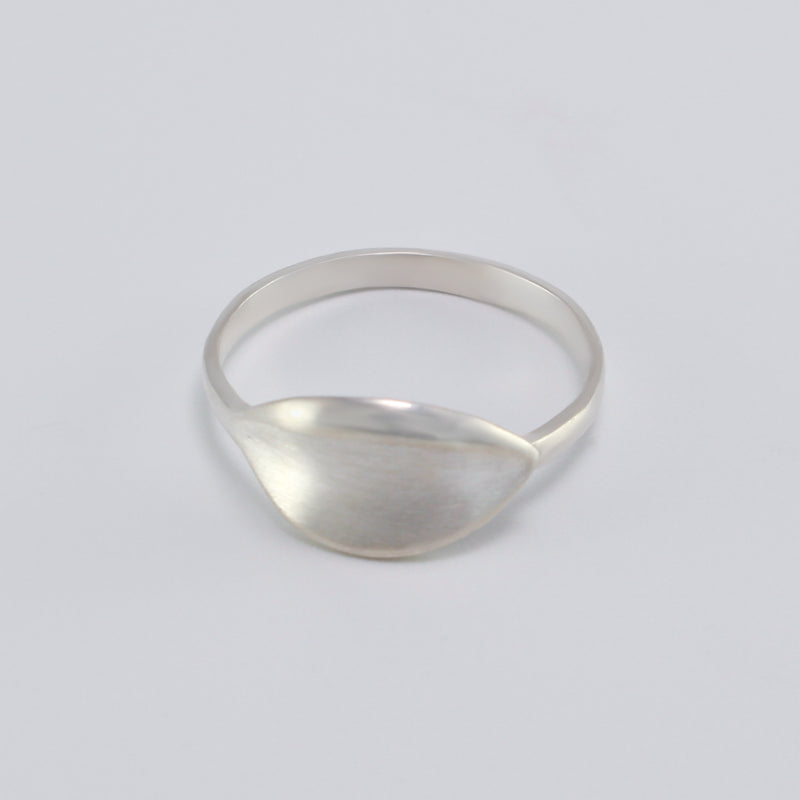 Silver Single Leaf Daphne Ring