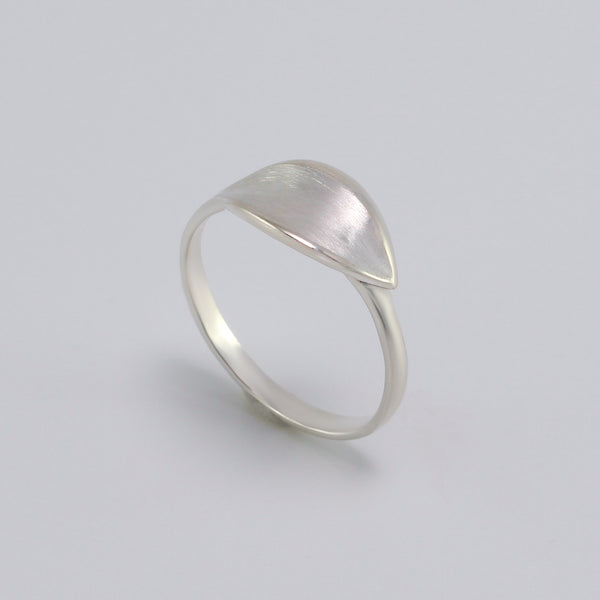 Silver Single Leaf Daphne Ring