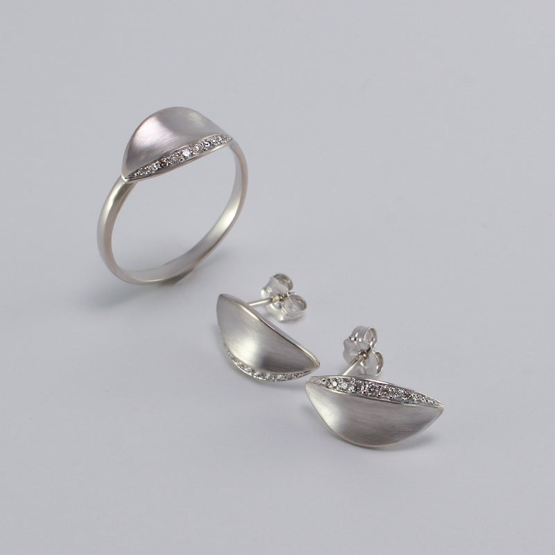 14K White Gold Daphne Earrings